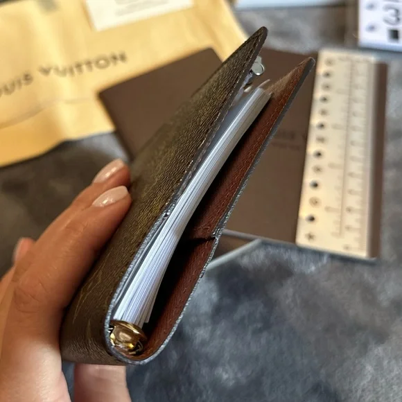 AUTHENTIC Louis Vuitton small ring agenda - Picture 6 of 11